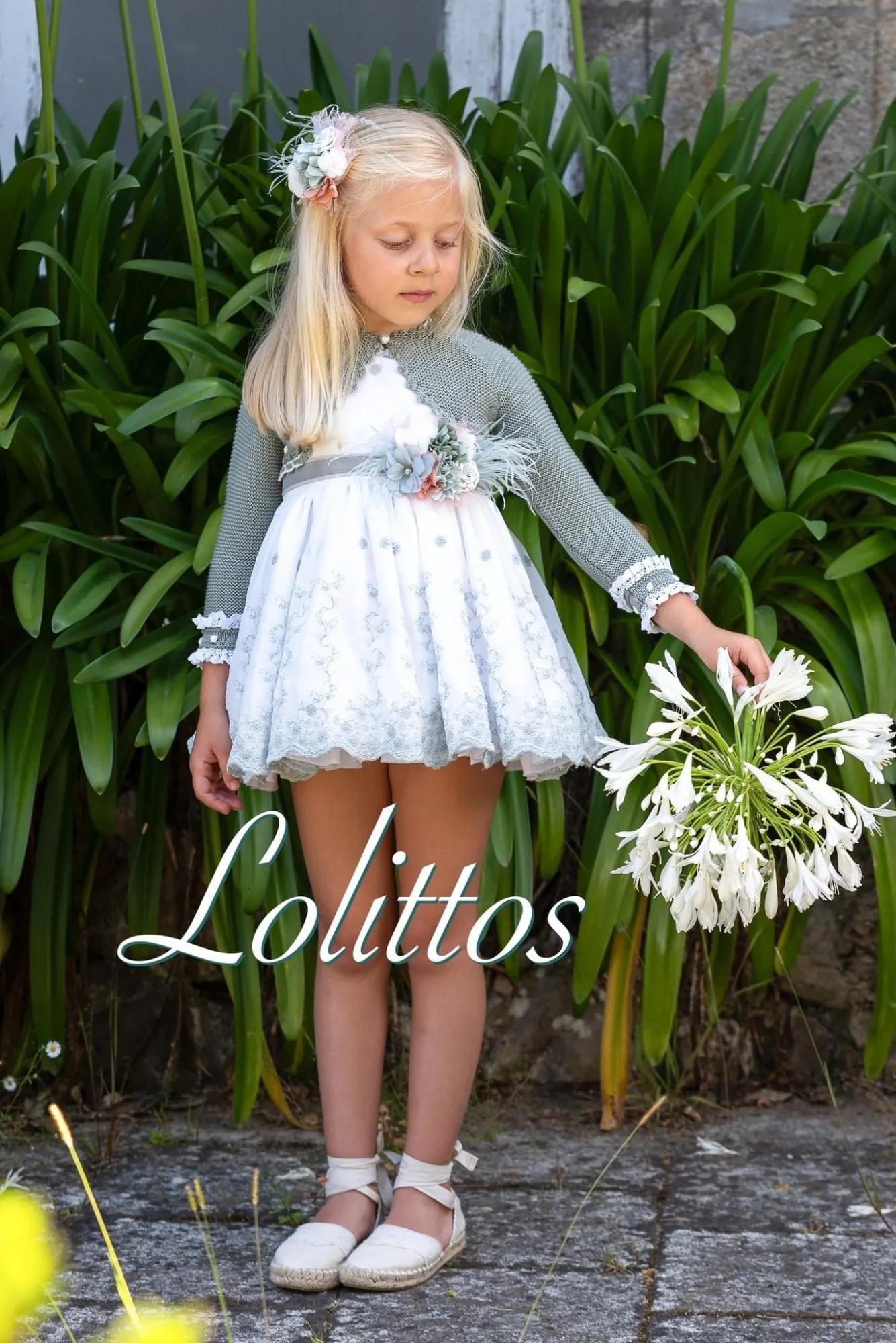 Conjunto de Lolittos para niña tres piezas. Especial ceremonia Colección Guipur