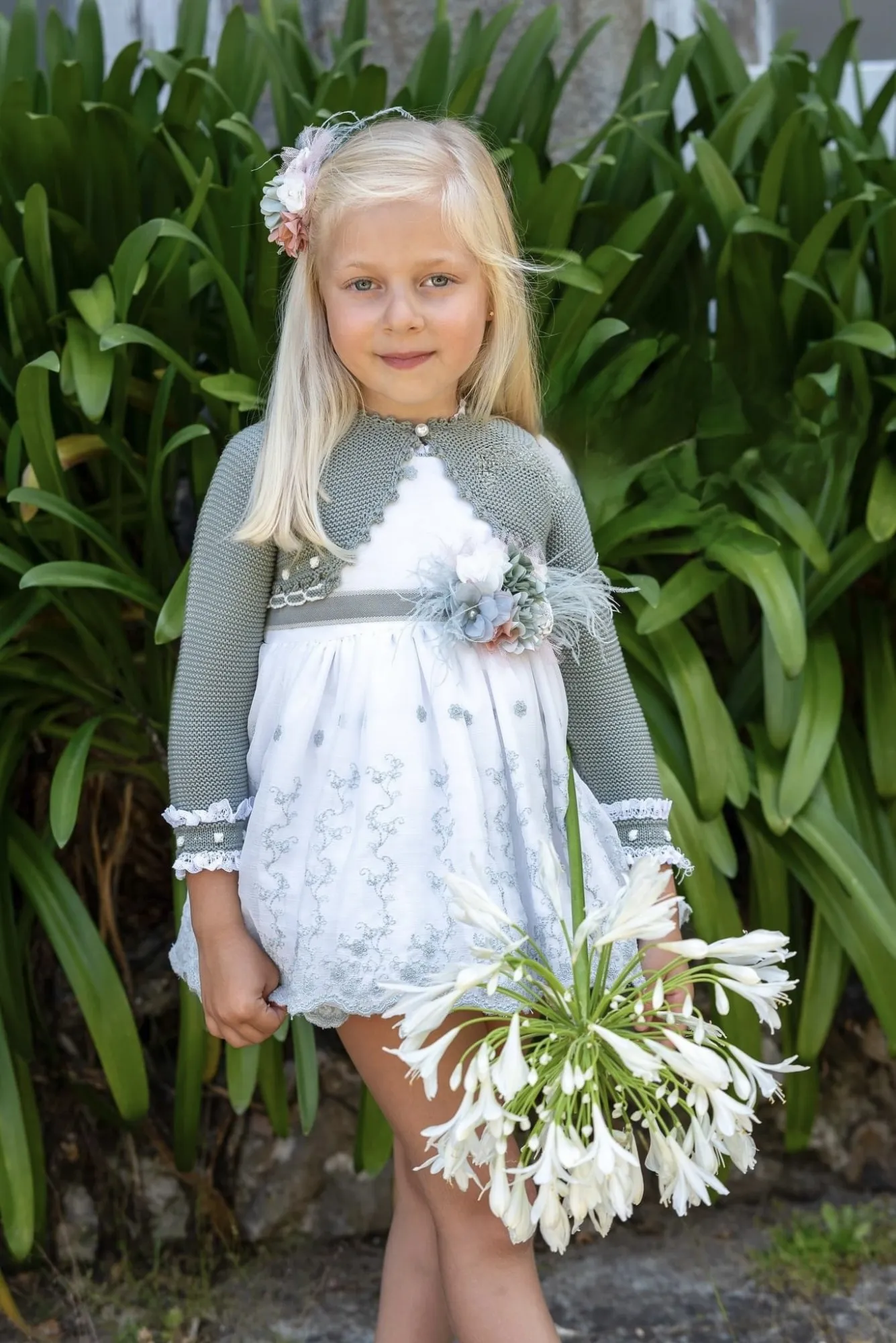 Conjunto de Lolittos para niña tres piezas. Especial ceremonia Colección Guipur