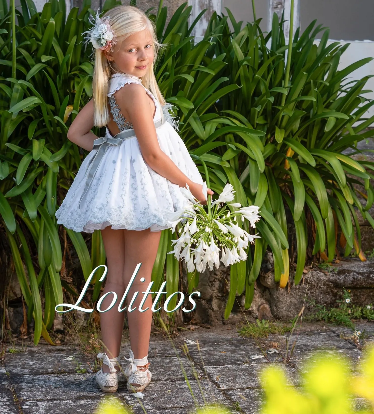 Conjunto de Lolittos para niña tres piezas. Especial ceremonia Colección Guipur