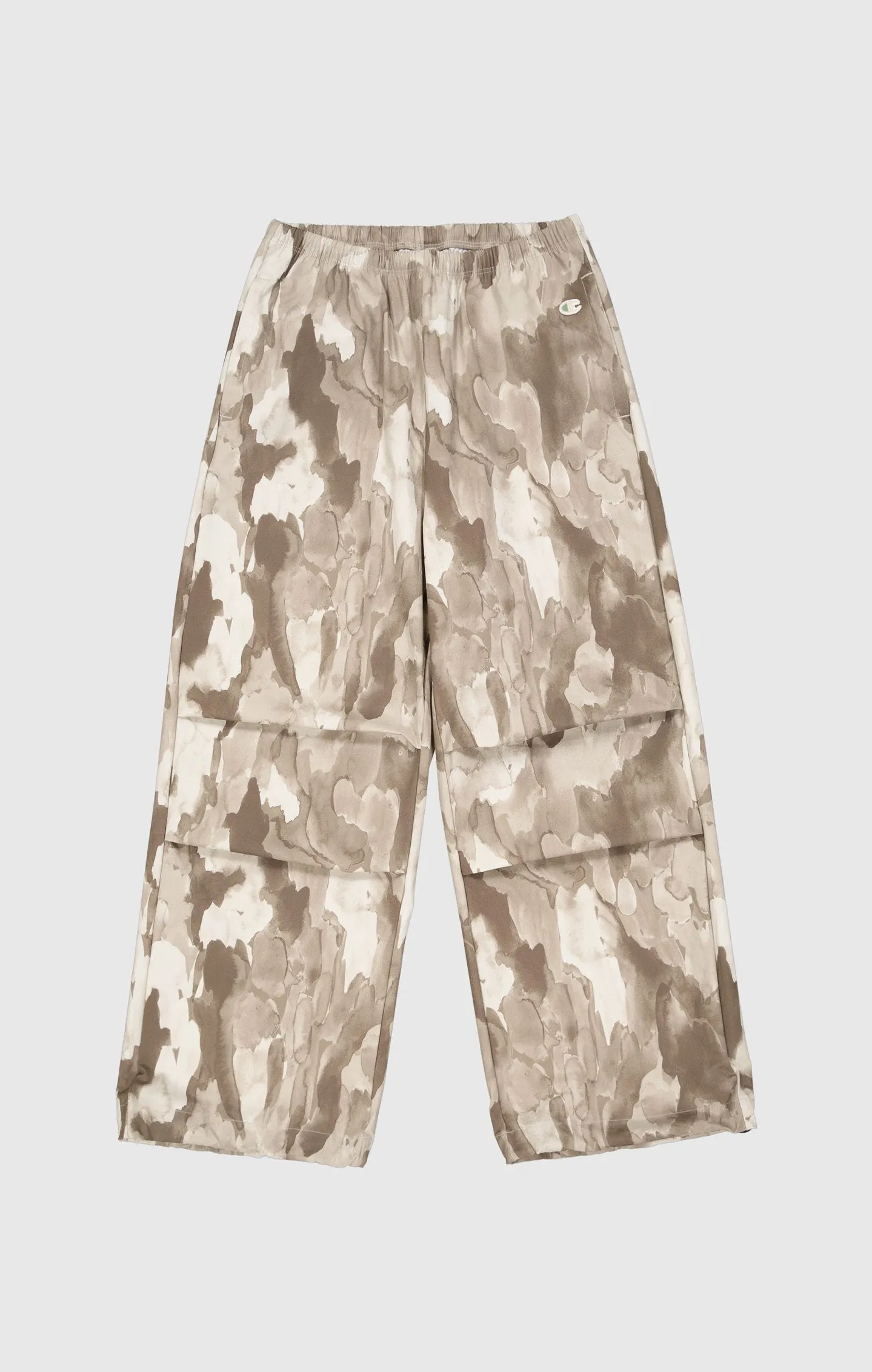 Pantalón de paracaídas con estampado de camuflaje