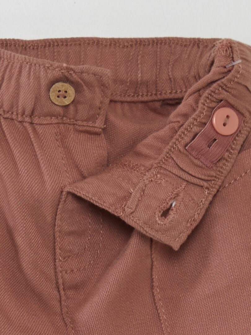 Pantalón fino con múltiples bolsillos - MARRON