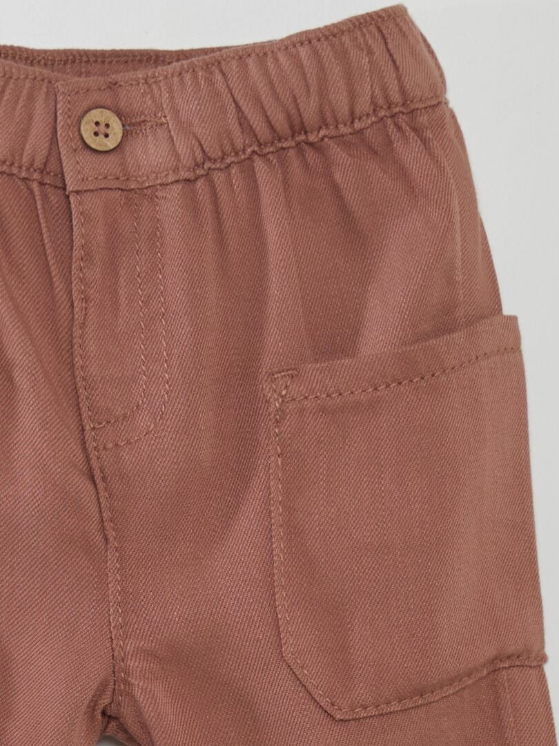 Pantalón fino con múltiples bolsillos - MARRON