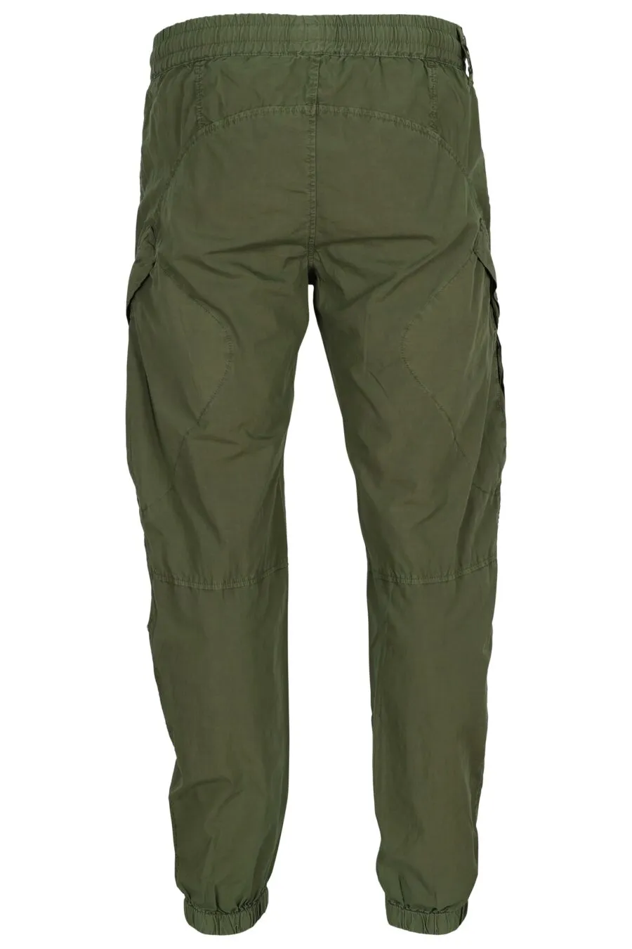 Pantalón verde militar estilo cargo con resorte