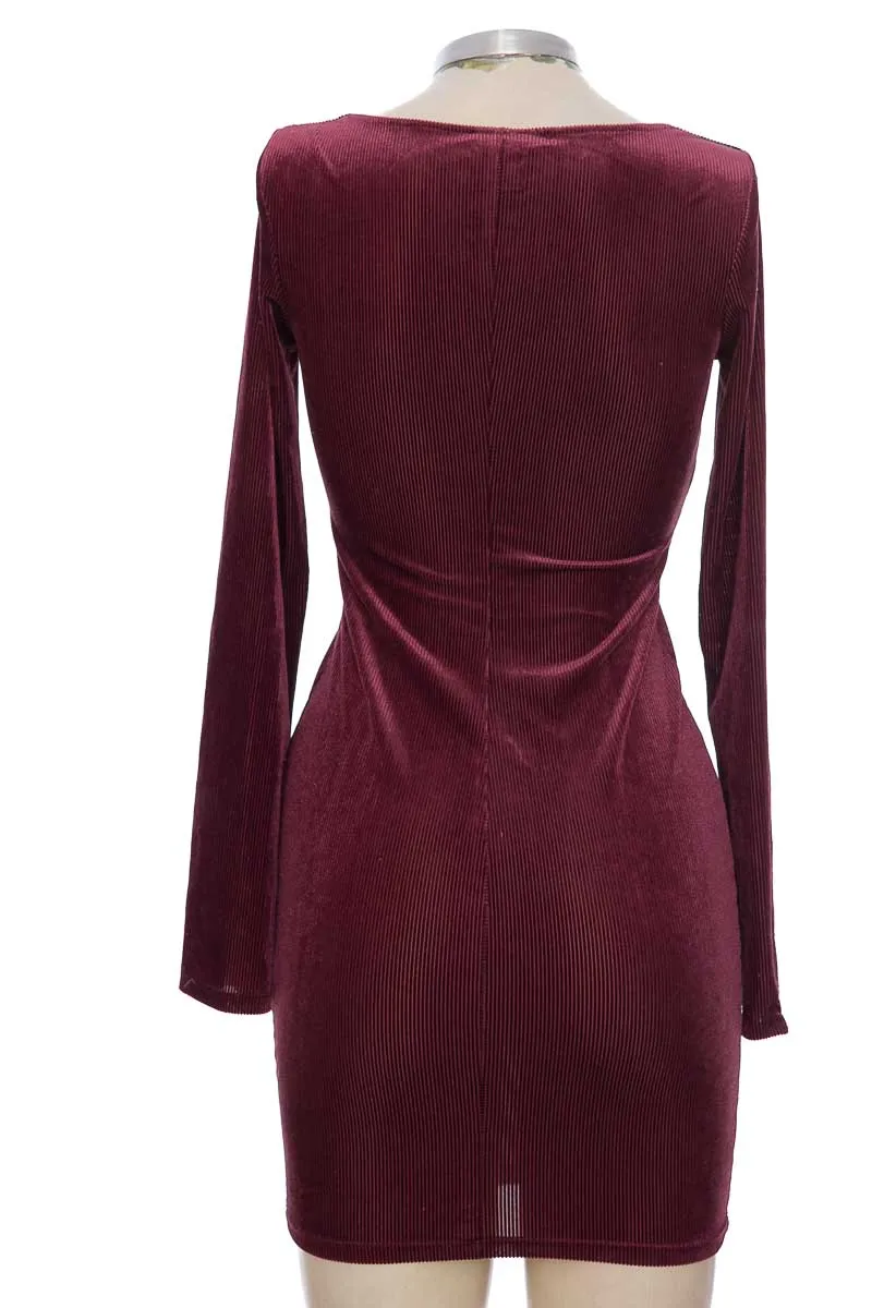 Vestido / Enterizo color Vinotinto - Forever 21