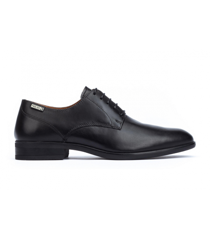 Zapatos de hombre en negro